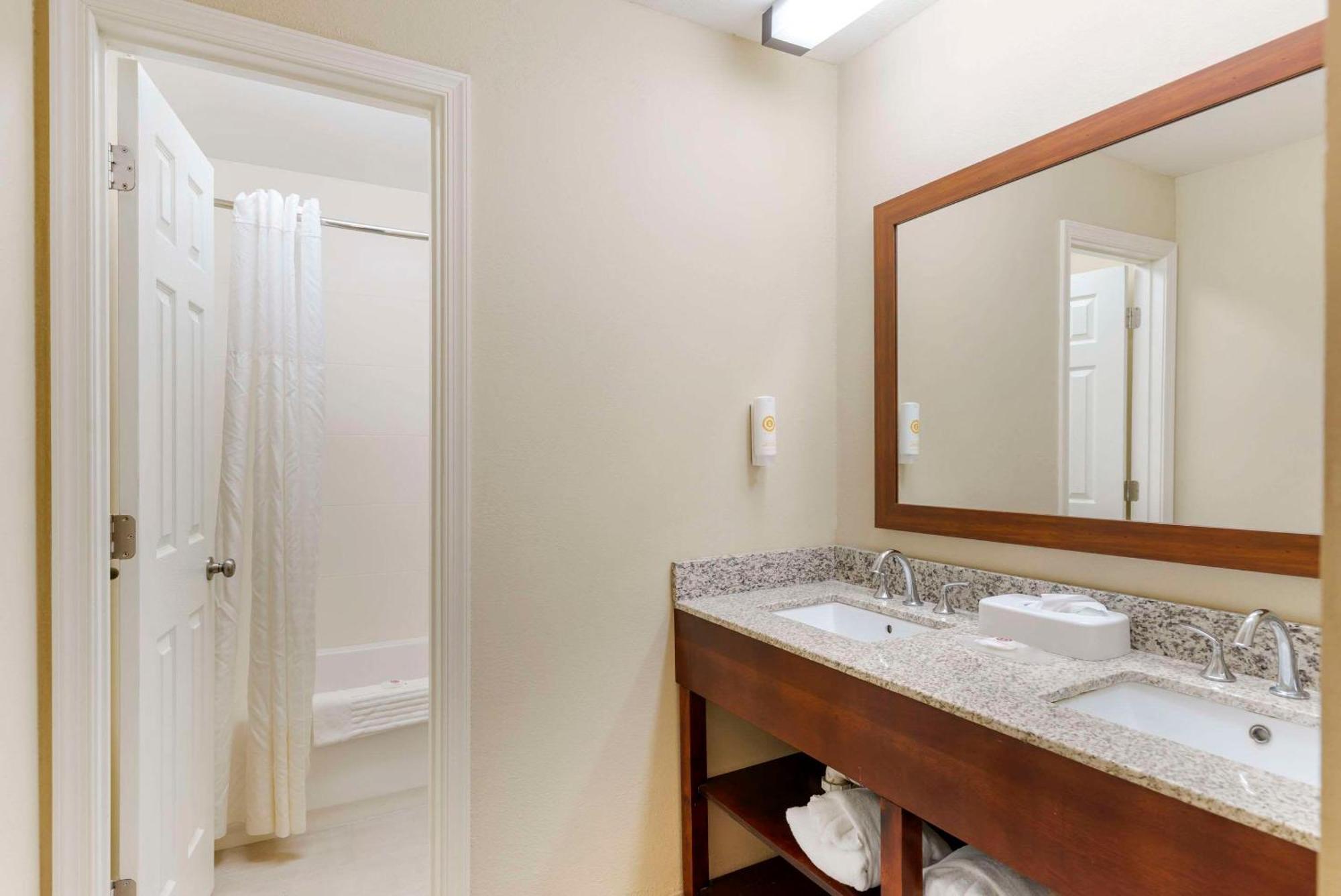 Comfort Inn Petersburg Near Fort Gregg-Adams Extérieur photo