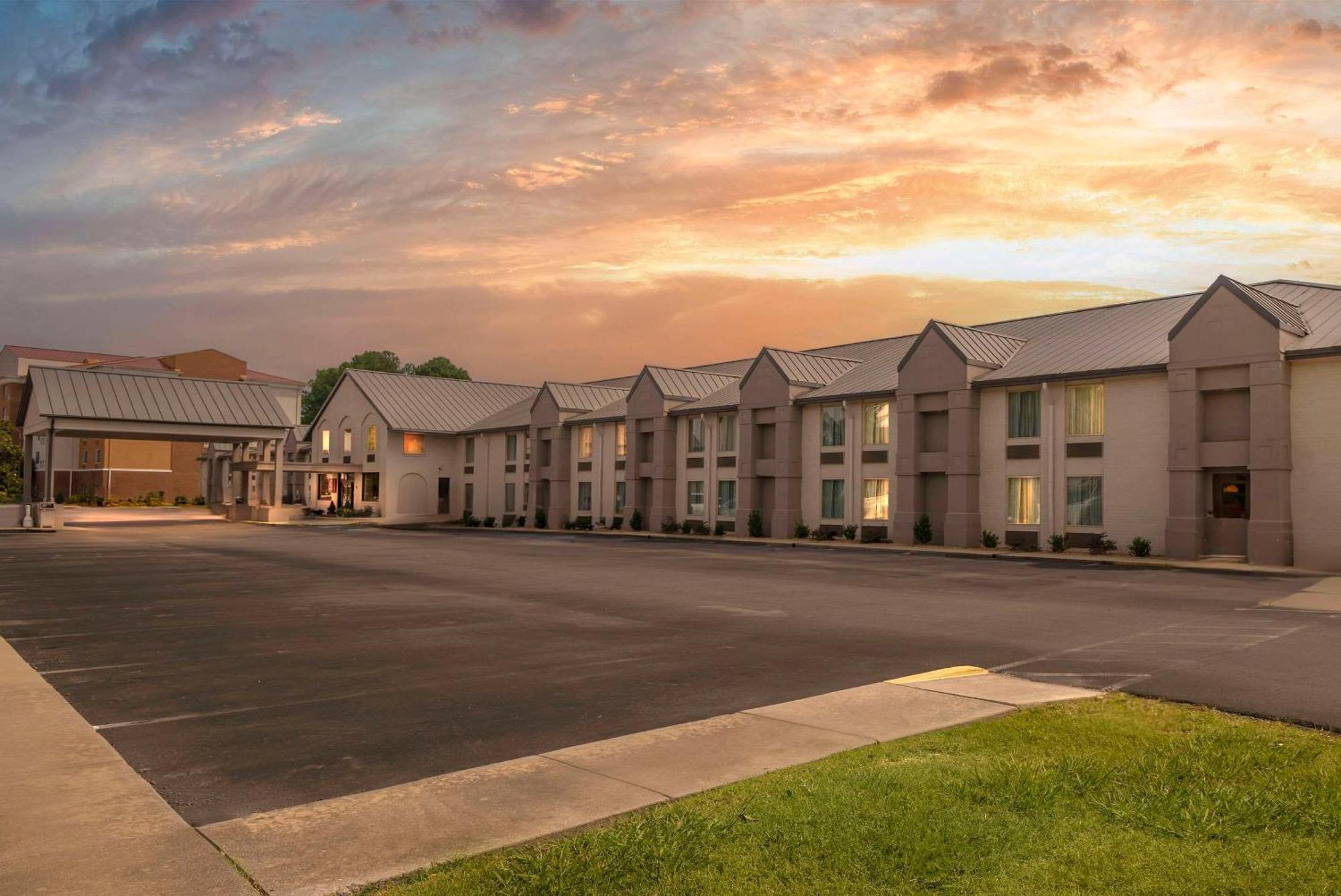 Comfort Inn Petersburg Near Fort Gregg-Adams Extérieur photo